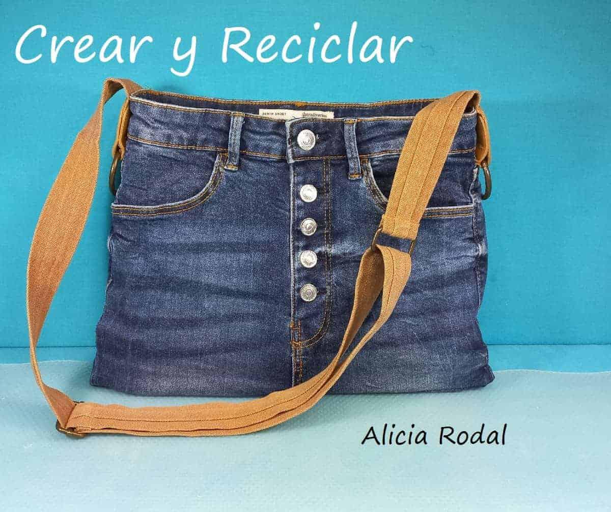 Seguro que en casa tienes un pantalón vaquero o jeans que no usas, bien sea porque ya no te sirve o porque era de cuando tu hija era pequeña, que es mi caso. Yo voy a reutilizar un pantalón corto, de tela vaquera, jeans, mezclilla o denim, aunque también se puede hacer con pantalones de cualquier otro tipo de tela o tejido.