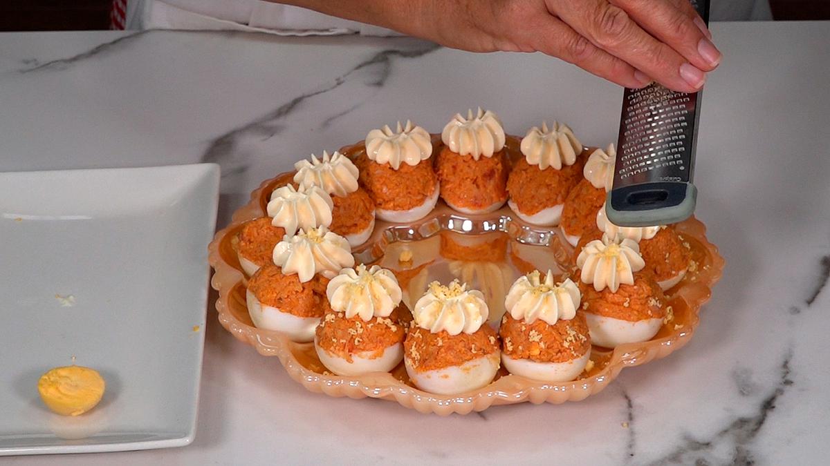 HUEVOS RELLENOS RECETA CON SOLO 4 INGREDIENTES. En pocos minutos tendremos una receta tradicional que siempre es un acierto - Loli Domínguez - Foto 6