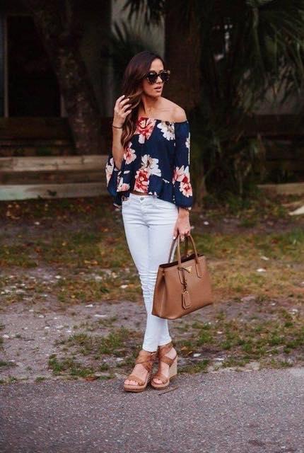 Looks con pantalones blancos de verano y plataformas