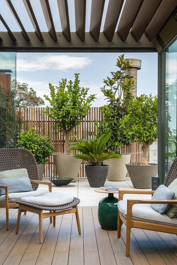 decoralinks - pergola bioclimatica.Jardin diseñado por The Room Studio