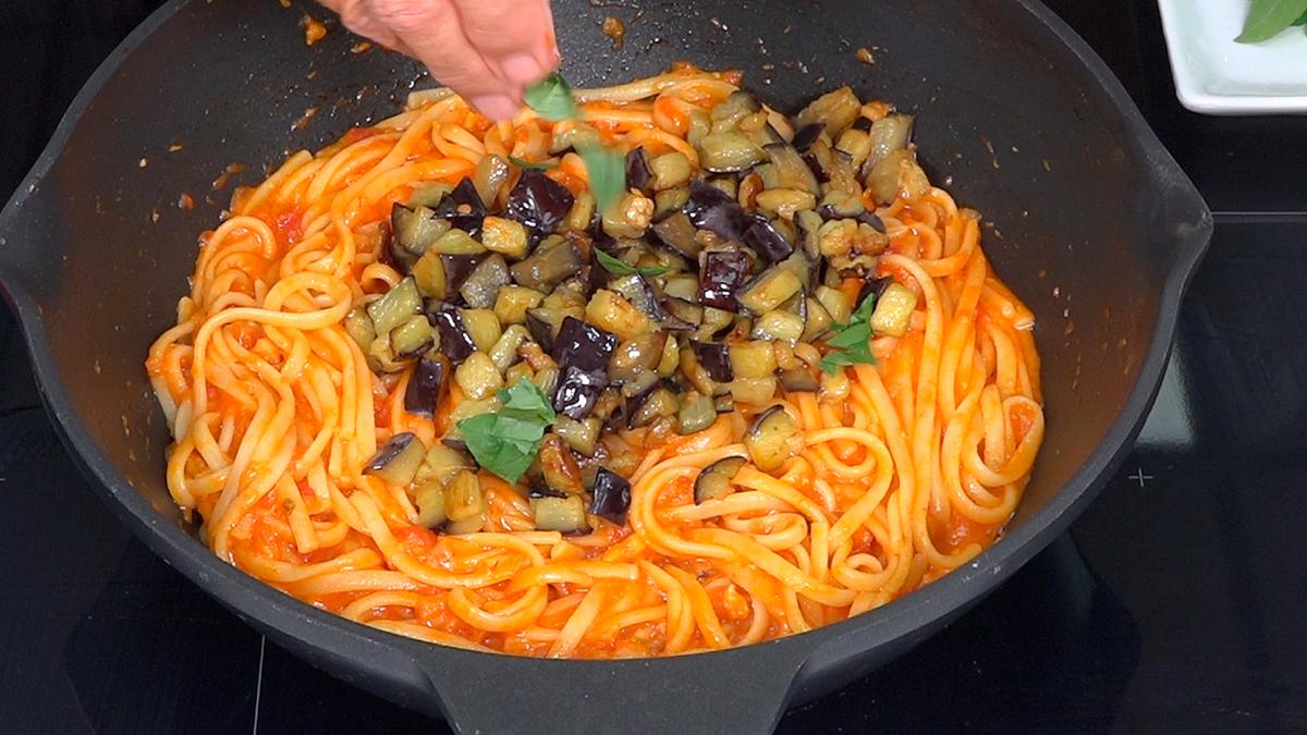 PASTA CON BERENJENAS. Receta fácil, rápida y económica que rinde mucho y que esta deliciosa - Loli Domínguez - Foto 5