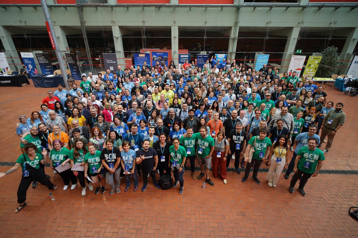 Foto de familia de la WordCamp Barcelona 2023