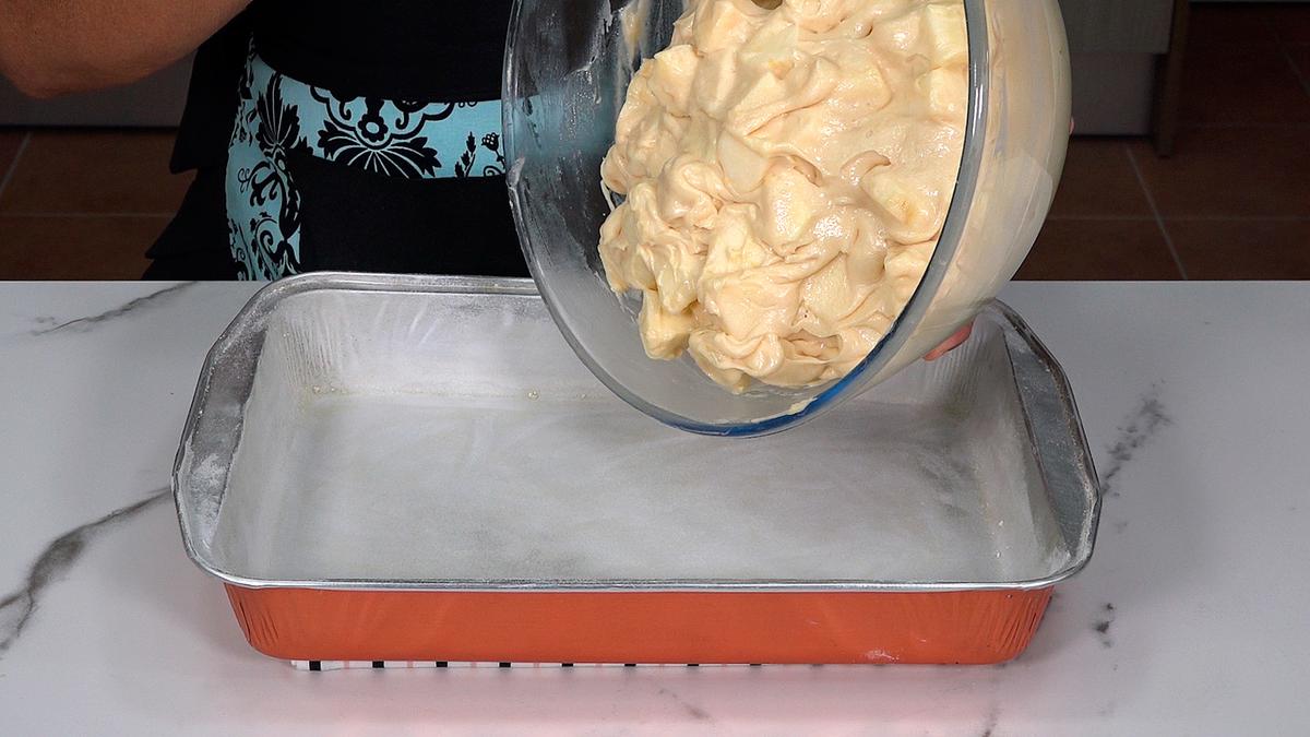 TARTA ESPONJOSA DE MANZANA. Tierna y jugosa tarta que gustara a todos en casa, se hace muy fácil - Loli Domínguez - Foto 4