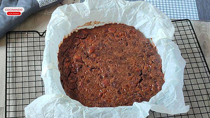 pastel de chocolate y pan