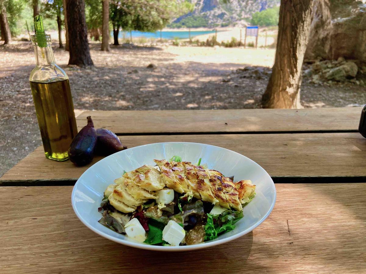 ENSALADA DE POLLO crujiente con Salsa Vinagreta