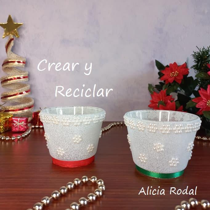 Mira qué fácil es hacer hermosas manualidades navideñas para nuestra casa, vender o regalar. En este tutorial veremos cómo hacer este hermoso candelabro con vasito de cristal para decorar cualquier rincón de tu casa en Navidad. DIY