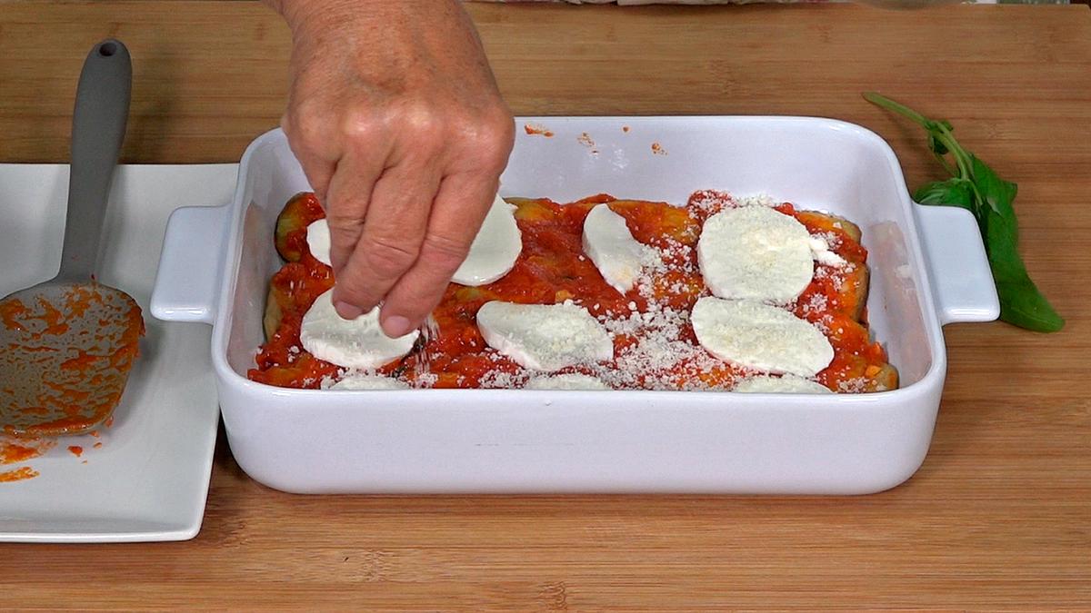 BERENJENAS A LA PARMESANA. ¡La mejor receta con berenjenas!, deliciosa, fácil y además vegetariana - Loli Domínguez - Foto 4