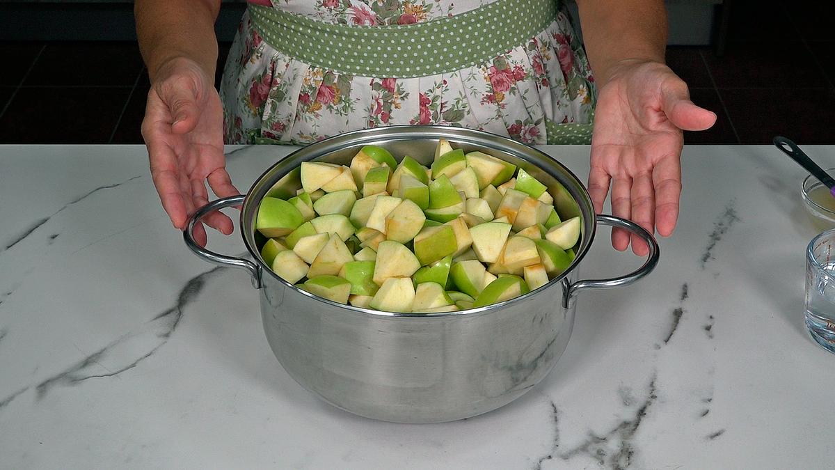 POSTRE DE DULCE DE MANZANA. Postre de otoño, receta fácil y económica que podemos comer sola tal cuál o incluso para preparar alguna tarta o pastel - Loli Domínguez - Foto 1