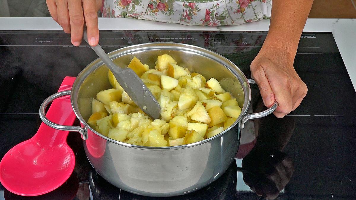 POSTRE DE DULCE DE MANZANA. Postre de otoño, receta fácil y económica que podemos comer sola tal cuál o incluso para preparar alguna tarta o pastel - Loli Domínguez - Foto 2