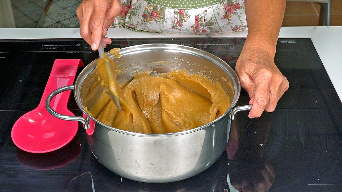 POSTRE DE DULCE DE MANZANA. Postre de otoño, receta fácil y económica que podemos comer sola tal cuál o incluso para preparar alguna tarta o pastel - Loli Domínguez - Foto 4