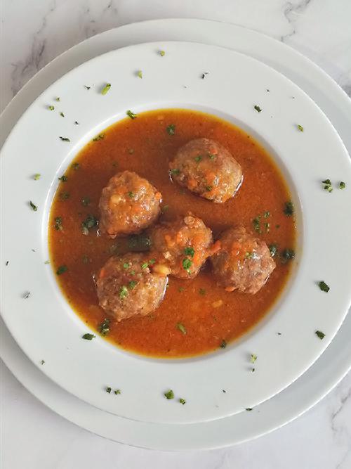 Albóndigas de foie con salsa de ron - plano cenital
