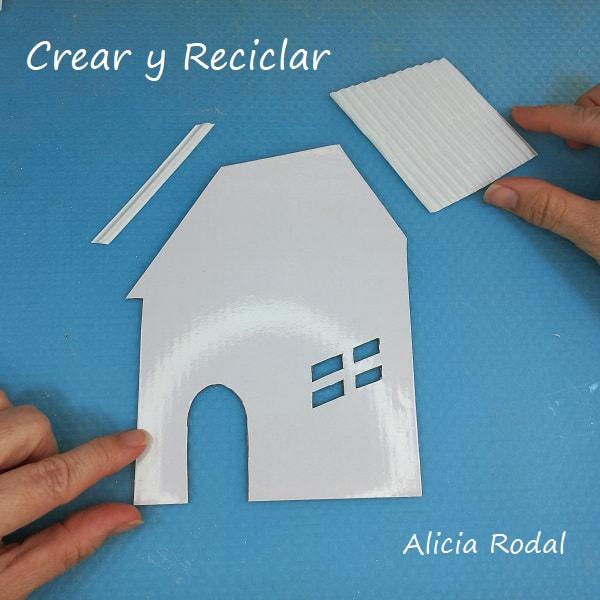 Mira qué fácil es hacer una preciosa corona navideña para decorar la puerta de entrada de tu casa estas Navidades, y lo mejor de todo es que es muy económica, ya que no tendrás que gastar mucho dinero, porque está hecha en su mayoría por materiales reciclados. DIY