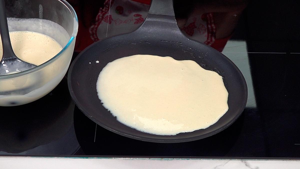 CREPES DE POLLO CON BECHAMEL. Deliciosa combinación de sabores que resulta irresistible - Loli Domínguez - Foto 2