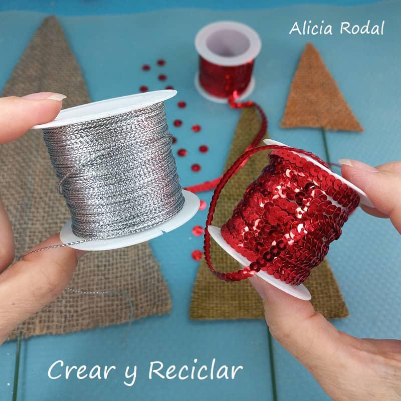 Si quieres tener tu casa con una decoración sencilla, no te pierdas esta bella manera de hacer manualidades con tela de arpillera y otros materiales reciclados. Esta preciosa manualidad la podemos hacer para decorar nuestra casa, vender o regalar. DIY