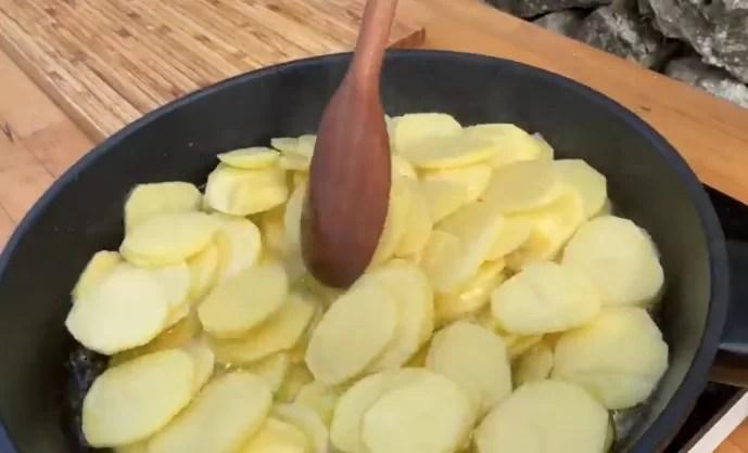 Cazuela de SETAS con Patatas una Cena Fácil para triunfar!