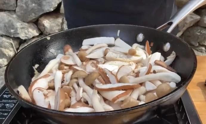 Cazuela de SETAS con Patatas una Cena Fácil para triunfar!