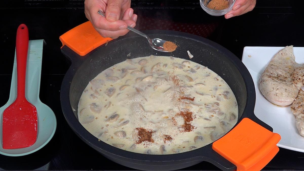 PECHUGAS DE POLLO CON SALSA DE CHAMPIÑONES. Deliciosa y muy fácil de hacer esta receta te va a encantar - Loli Domínguez - Foto 4