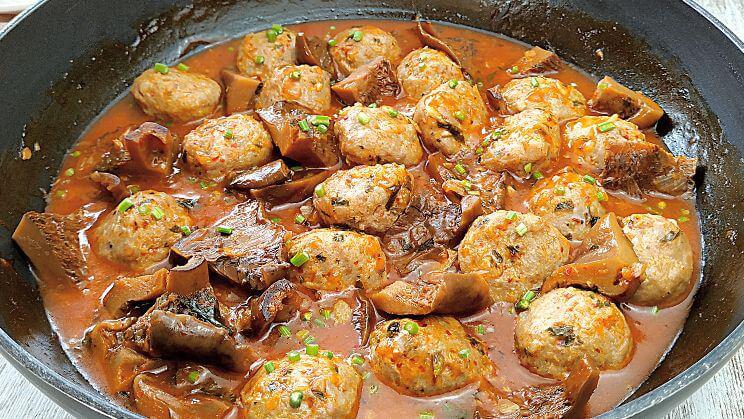 Albóndigas en salsa con setas