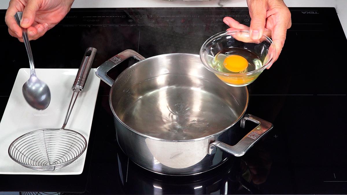 HUEVOS TURCOS RECETA ORIGINAL. Deliciosos y en solo 10 minutos estaremos disfrutando de unos huevos cremosos y con un sabor que te va a sorprender - Loli Domínguez - Foto 3