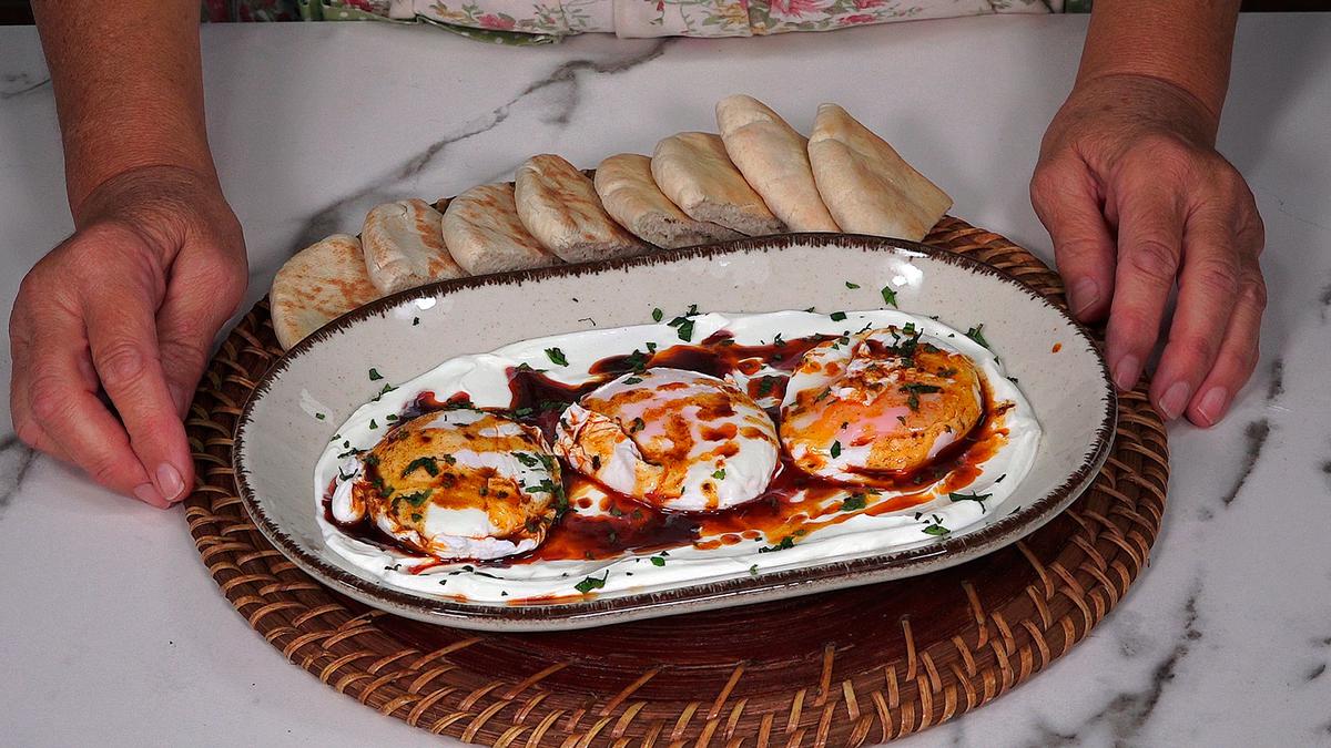 HUEVOS TURCOS RECETA ORIGINAL. Deliciosos y en solo 10 minutos estaremos disfrutando de unos huevos cremosos y con un sabor que te va a sorprender - Loli Domínguez - Foto 6