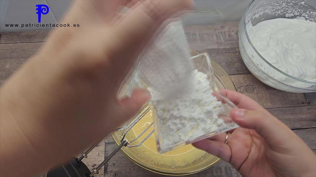 Brazo gitano relleno de nata (crema de leche) con yema tostada SIN GLUTEN. PatricientaCook.