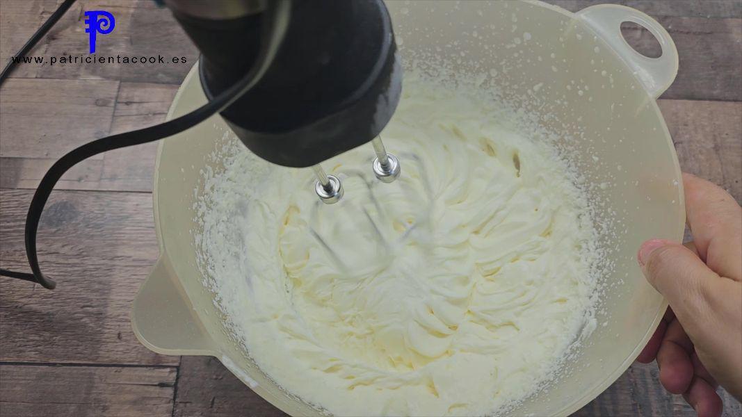 Brazo gitano relleno de nata (crema de leche) con yema tostada SIN GLUTEN. PatricientaCook.