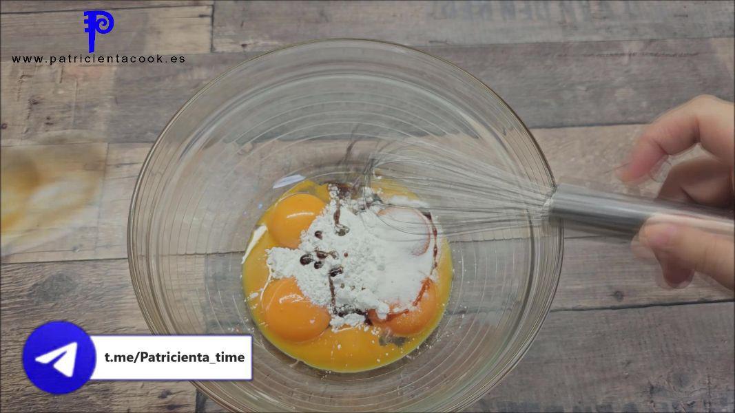 Brazo gitano relleno de nata (crema de leche) con yema tostada SIN GLUTEN. PatricientaCook.