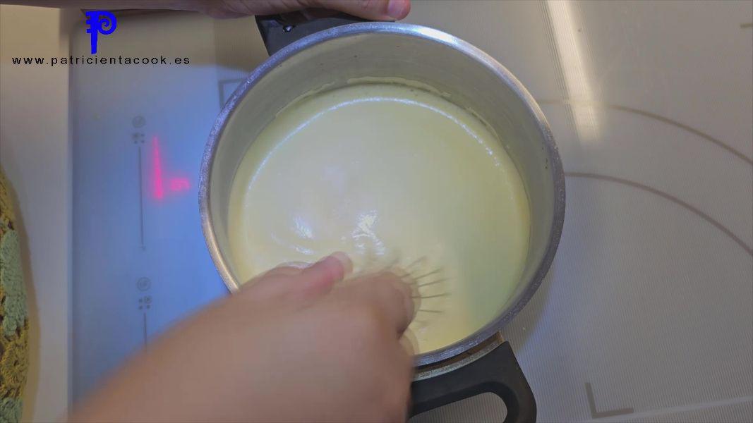 Brazo gitano relleno de nata (crema de leche) con yema tostada SIN GLUTEN. PatricientaCook.