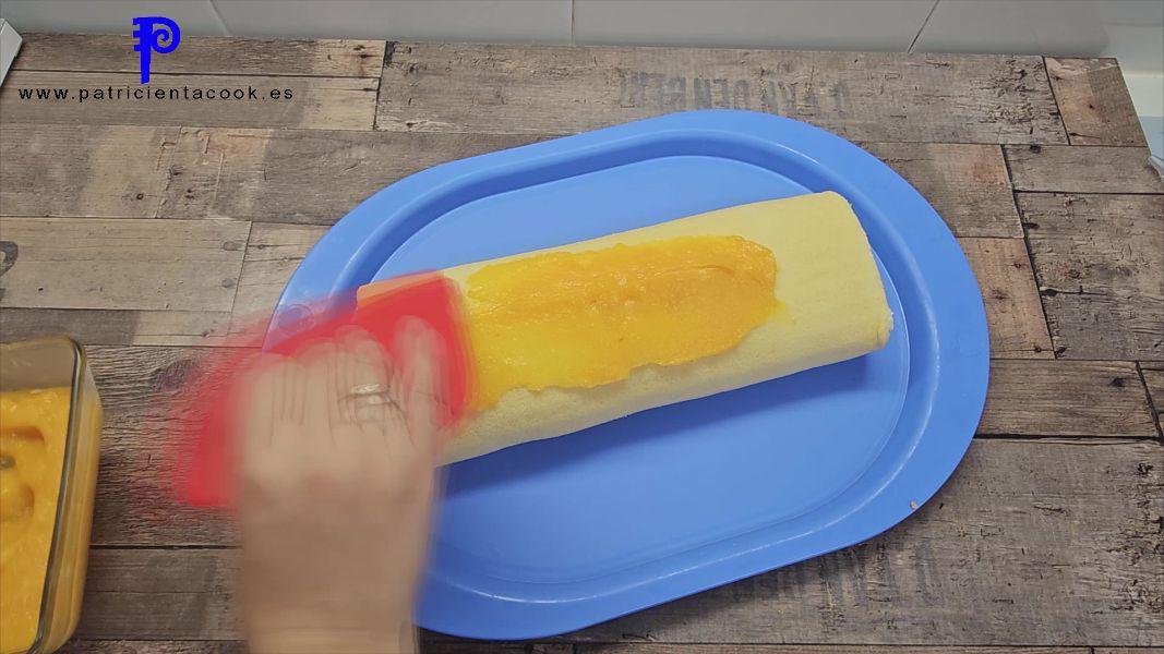 Brazo gitano relleno de nata (crema de leche) con yema tostada SIN GLUTEN. PatricientaCook.