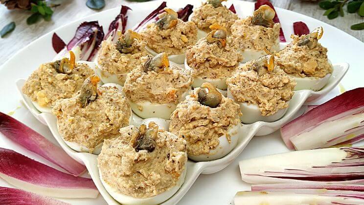 Huevos rellenos de olivada