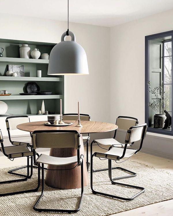 Bell - normann Copenhagen - comedor con mesa redonda y sillas tipo cesca