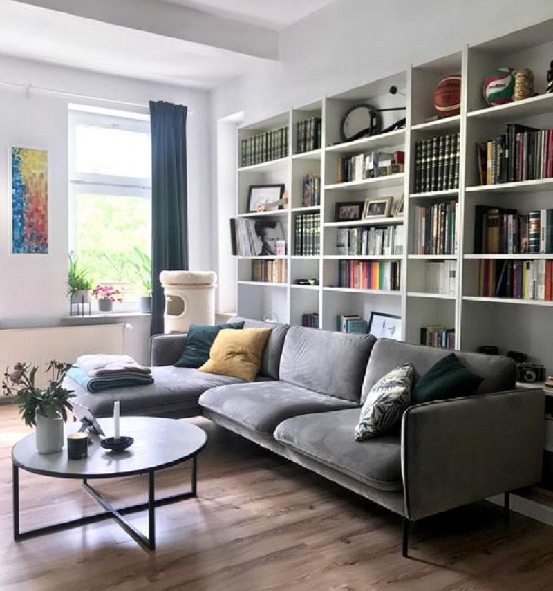 biblioteca-detras-del-sofa