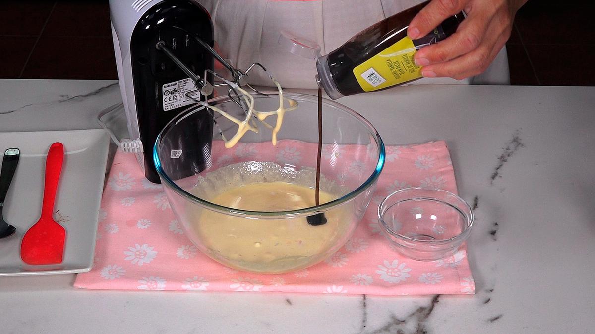 POSTRE DE CHOCOLATE PARA NAVIDAD. Un delicioso postre suave, jugoso y con un sabor irresistible por la combinación de chocolate y avellanas - Loli Domínguez - Foto 2