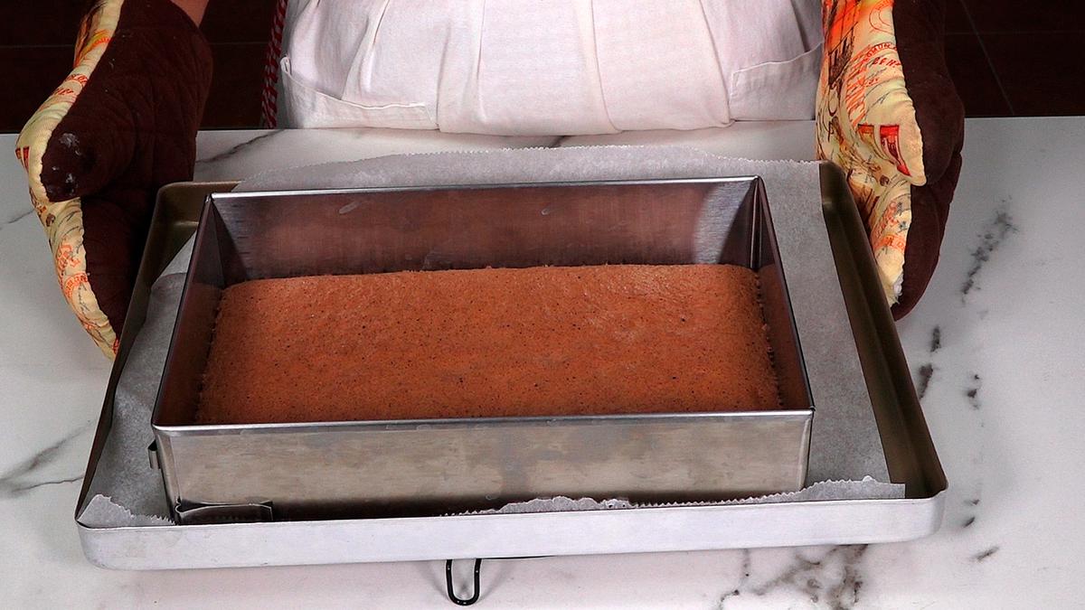 POSTRE DE CHOCOLATE PARA NAVIDAD. Un delicioso postre suave, jugoso y con un sabor irresistible por la combinación de chocolate y avellanas - Loli Domínguez - Foto 5