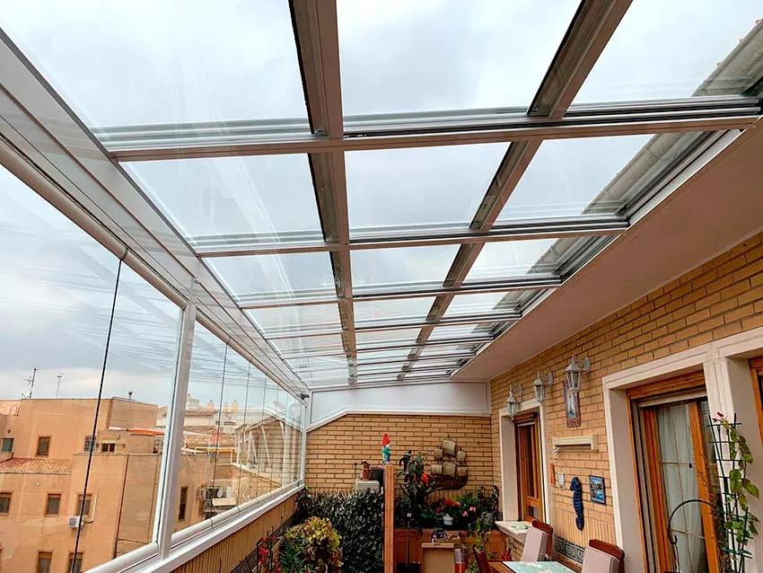 Cómo acristalar un ático de lujo: La Combinación Perfecta de Cortinas de Cristal y Techos Móviles 2