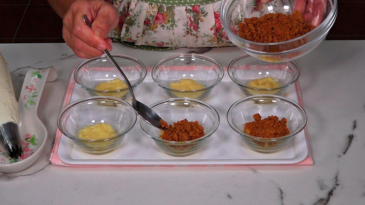 MOUSSE FÁCIL DE LIMÓN ESPECIAL NAVIDAD. Cremoso y delicioso postre de limón, fácil de hacer que resulta refrescante y suave - Loli Domínguez - Foto 5