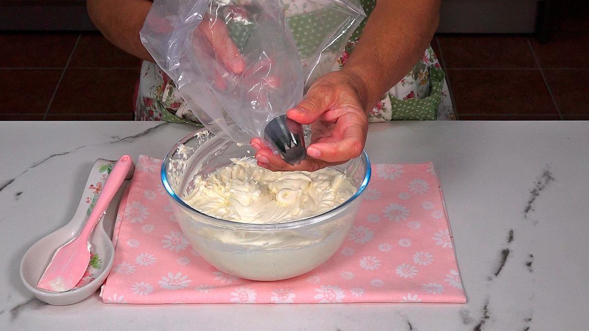 MOUSSE FÁCIL DE LIMÓN ESPECIAL NAVIDAD. Cremoso y delicioso postre de limón, fácil de hacer que resulta refrescante y suave - Loli Domínguez - Foto 6