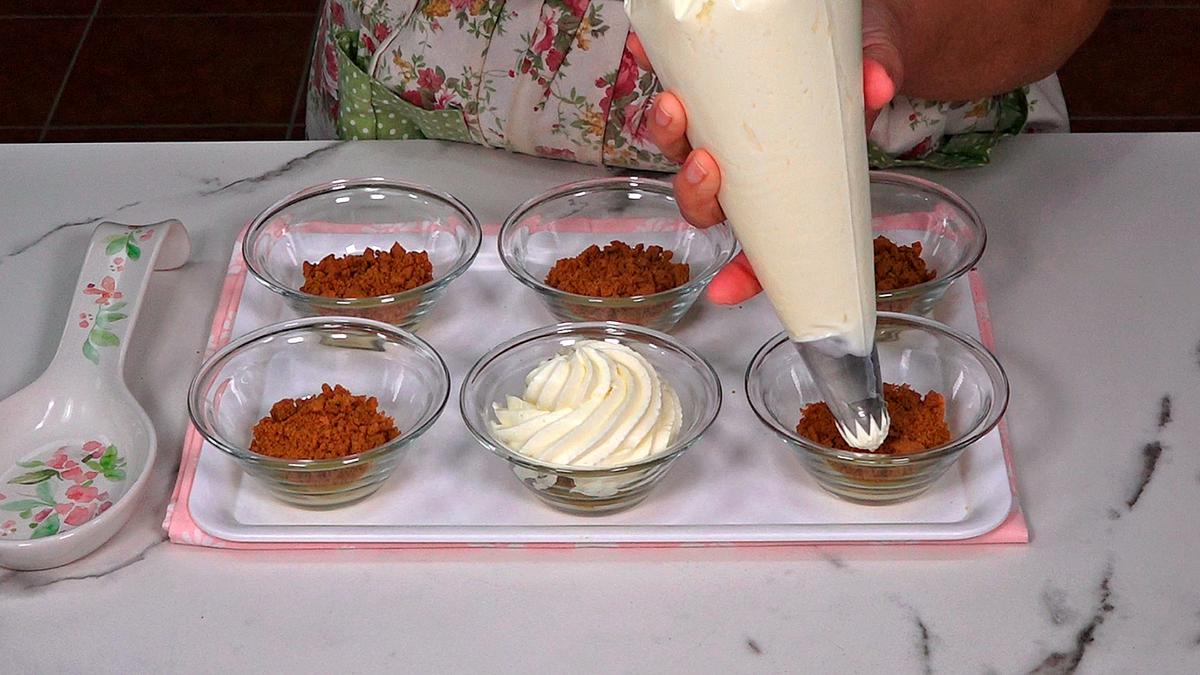 MOUSSE FÁCIL DE LIMÓN ESPECIAL NAVIDAD. Cremoso y delicioso postre de limón, fácil de hacer que resulta refrescante y suave - Loli Domínguez - Foto 7