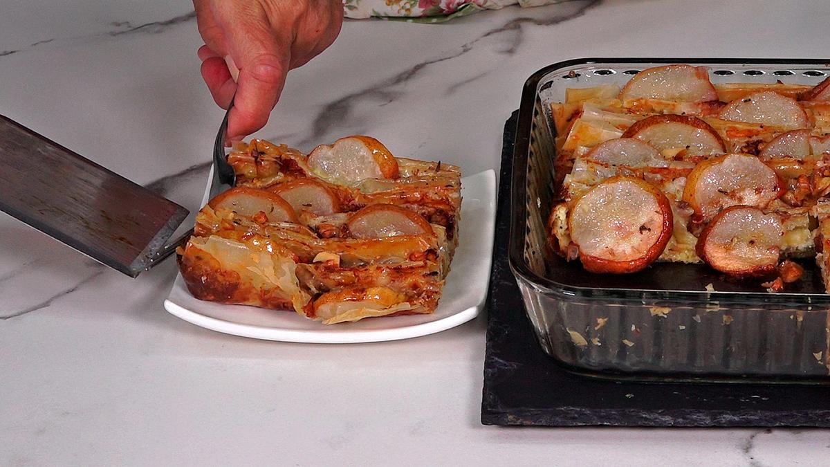 ENTRANTE CRUJIENTE DE MASA FILO Y PERAS ESPECIAL NAVIDAD. Delicioso, un sabor irresistible, la mezcla de peras, queso gorgonzola y los demás ingredientes hace que sea un bocado exquisito - Loli Domínguez - Foto 9