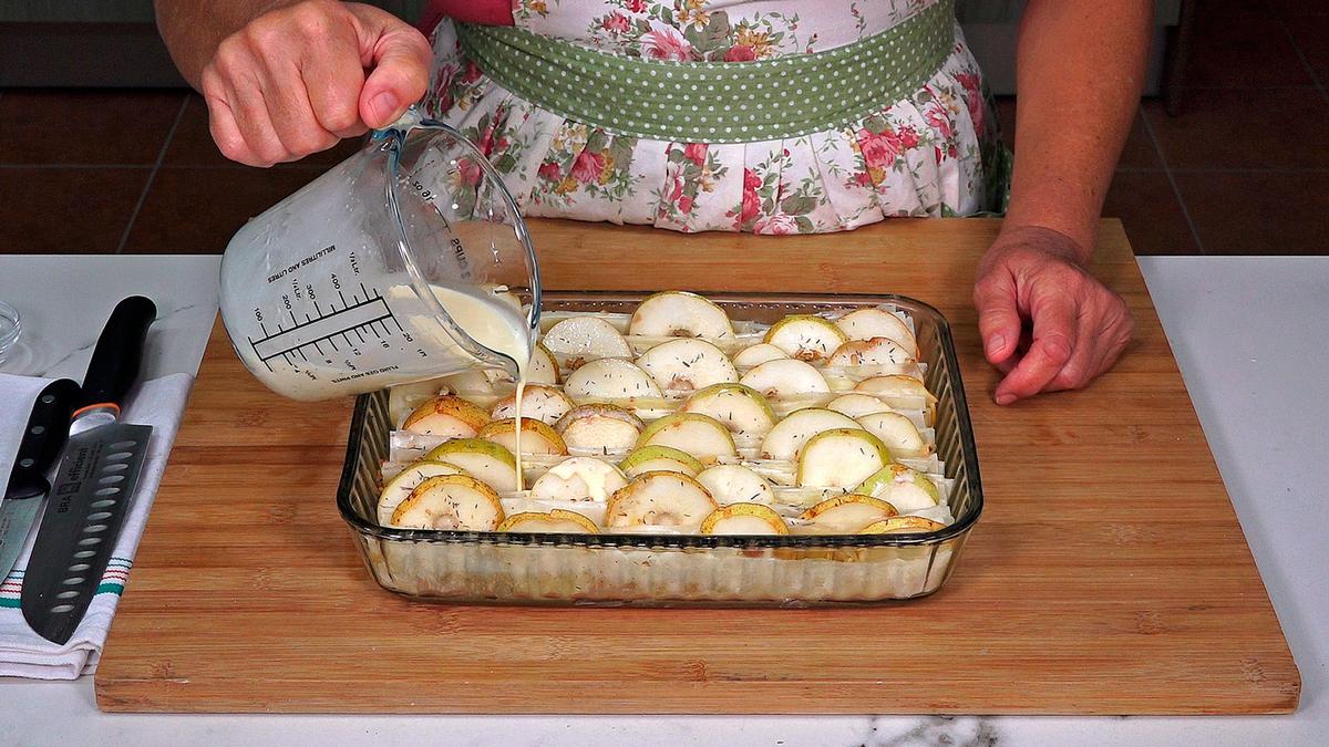 ENTRANTE CRUJIENTE DE MASA FILO Y PERAS ESPECIAL NAVIDAD. Delicioso, un sabor irresistible, la mezcla de peras, queso gorgonzola y los demás ingredientes hace que sea un bocado exquisito - Loli Domínguez - Foto 7