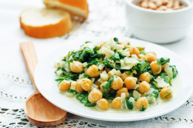 Espinacas Salteadas con Garbanzos. Recetas ricas en vitaminas