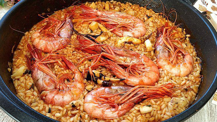 Arroz con sepia y gamba roja