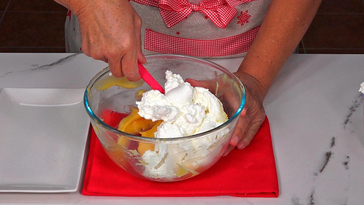 POSTRE DE MANDARINA ESPECIAL FIN DE AÑO. Fácil y delicioso postre que queda muy suave y refrescante a la vez que muy rico - Loli Domínguez - Foto 8