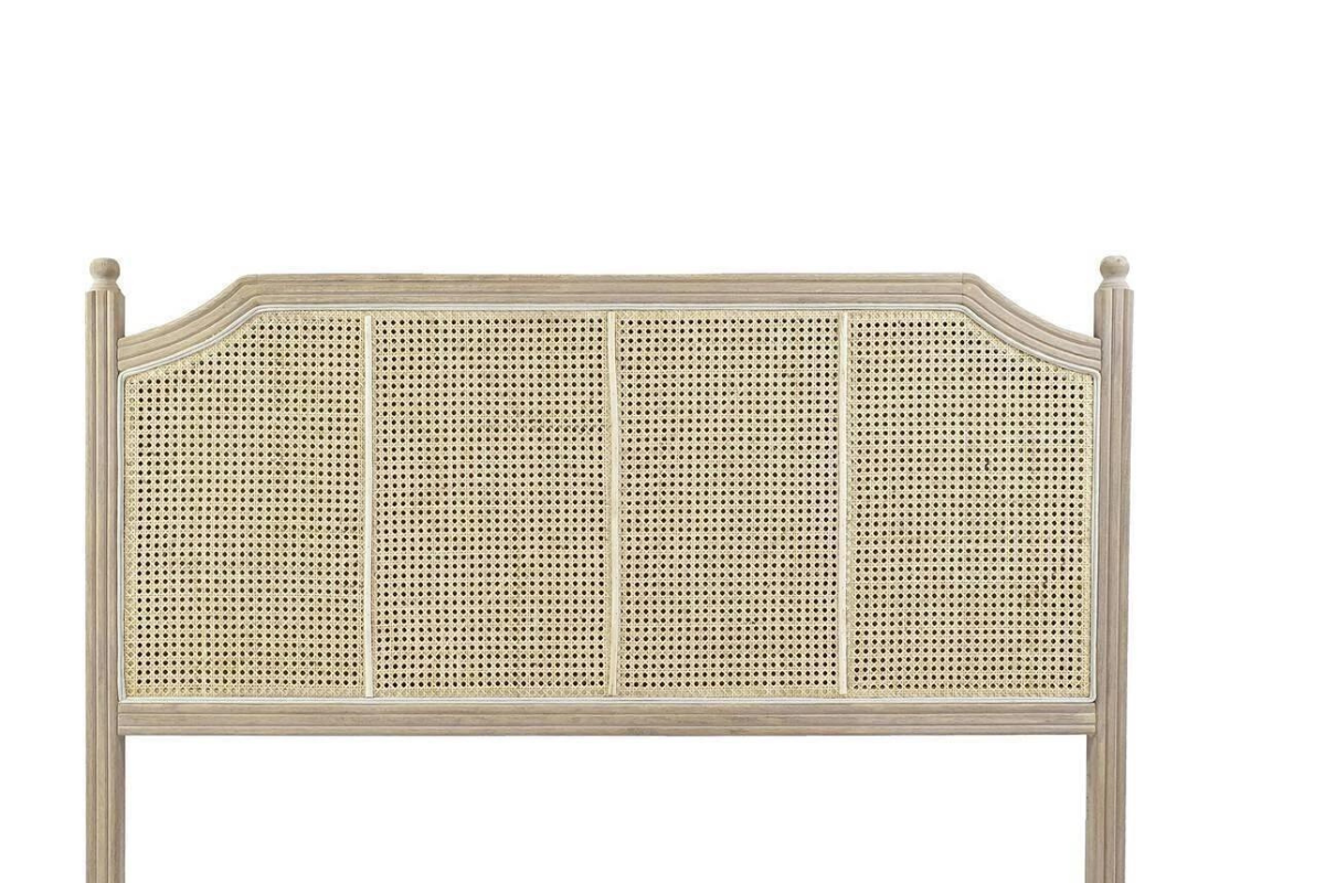 cabecero de madera y ratán