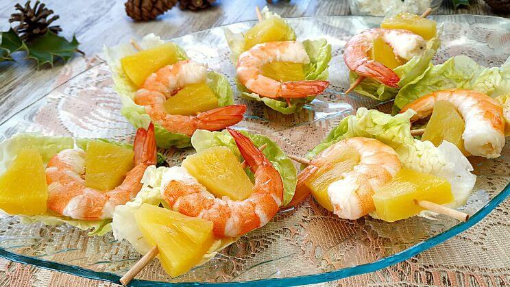 Mini brochetas de langostino y piña