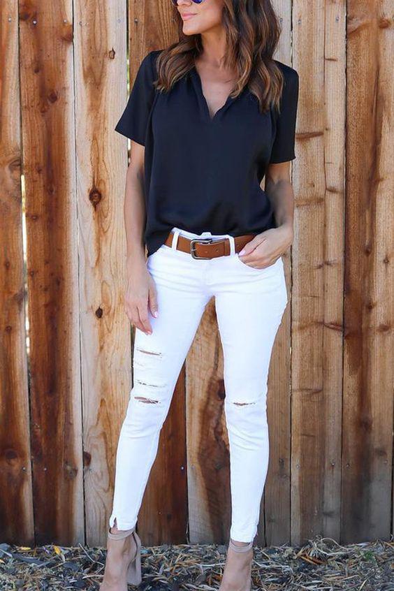 Outfits con jeans blancos y blusas negras
