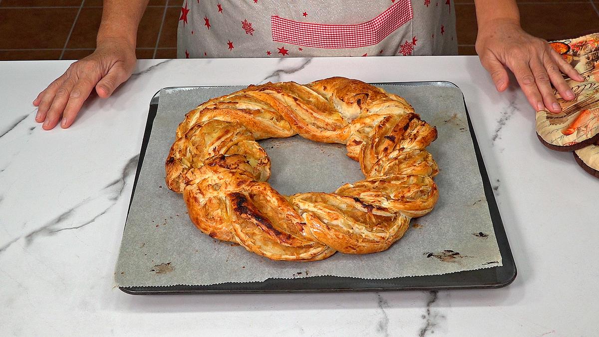ROSCO DE HOJALDRE DE CREMA Y MANZANA. Un rosco ideal para celebrar el día de reyes o cualquier día que nos apetezca, fácil y delicioso - Loli Domínguez - Foto 9