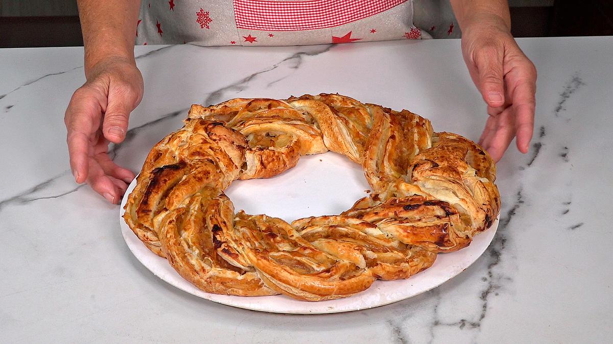 ROSCO DE HOJALDRE DE CREMA Y MANZANA. Un rosco ideal para celebrar el día de reyes o cualquier día que nos apetezca, fácil y delicioso - Loli Domínguez - Foto 10