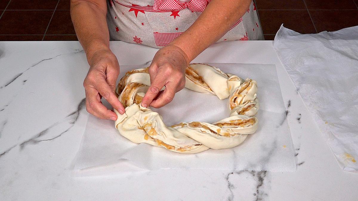 ROSCO DE HOJALDRE DE CREMA Y MANZANA. Un rosco ideal para celebrar el día de reyes o cualquier día que nos apetezca, fácil y delicioso - Loli Domínguez - Foto 7