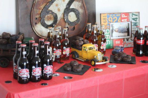 Tema de autos clásicos para fiesta de hombre